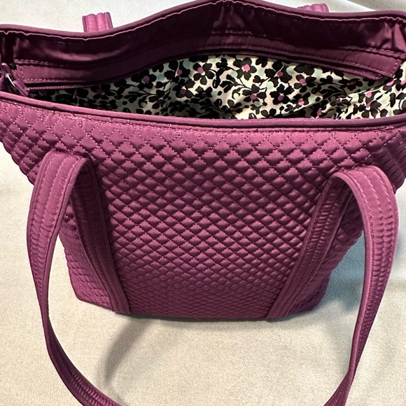 Small Vera Tote - Vera Bradley - Picture 4 of 5